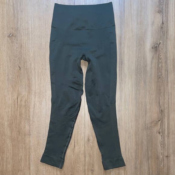 Lululemon Zone In Crop Athletic Compression Legging - Picture 2 of 16